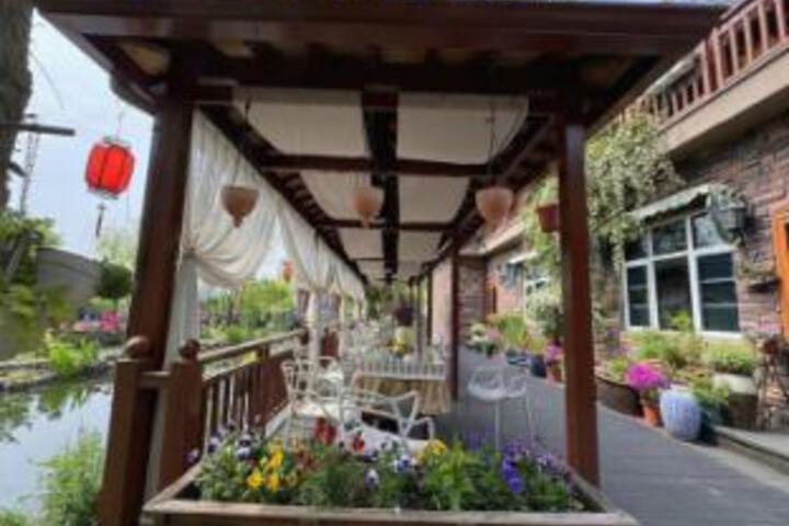 Heyue Hotel (Shaoxing Paojiang RT-Mart Store)