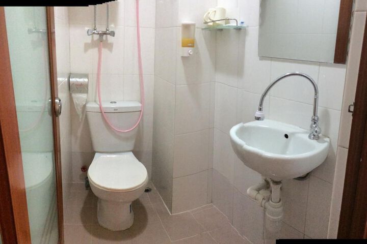 Room 27 of 32