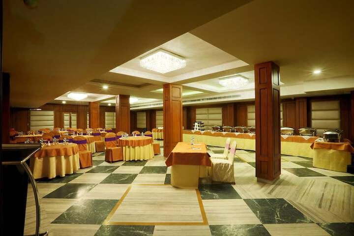 Ballroom/Hall 25 of 41