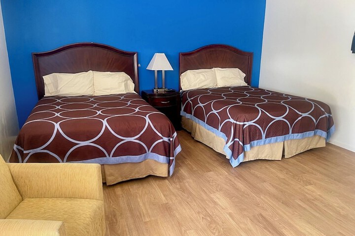 2 Double Beds (9 of 9)