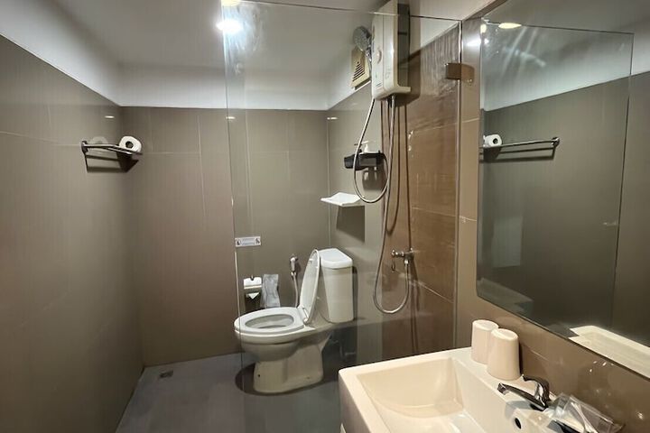 Room 102 of 149