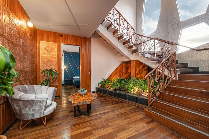 Room 8 of 60