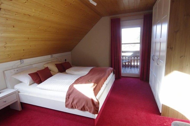 Room 8 of 43