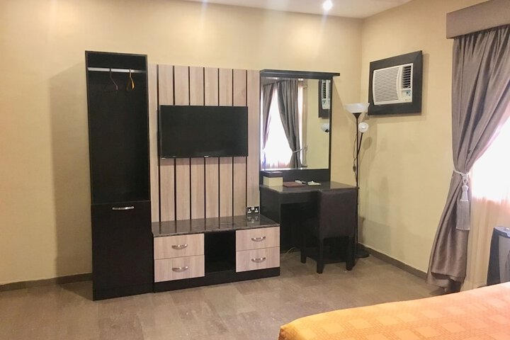 Room 10 of 17