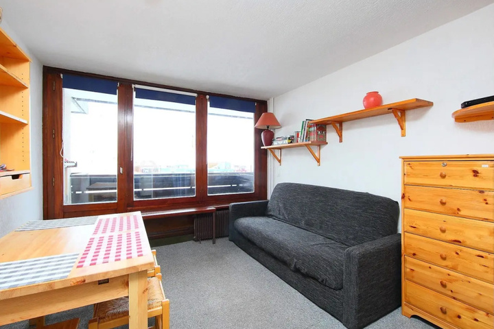 Room 4 of 9