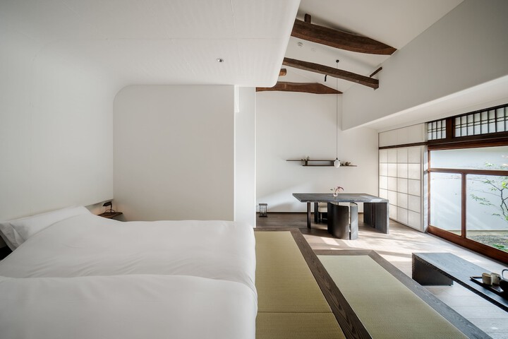 Room 10 of 43