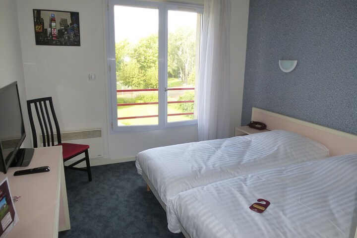 Room 11 of 33