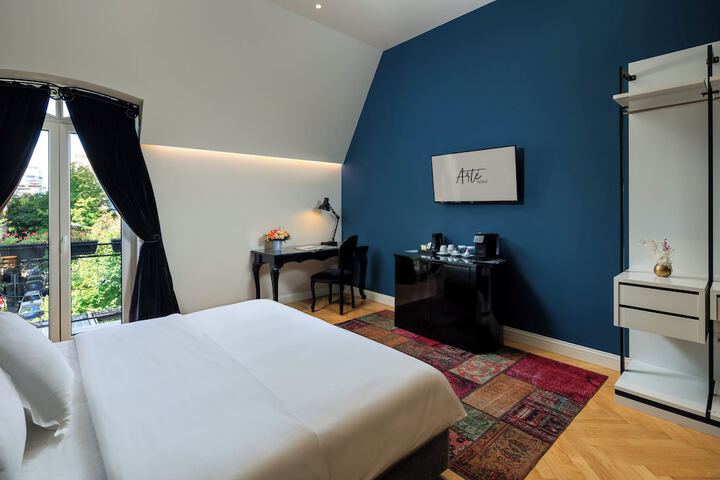 Room 18 of 47