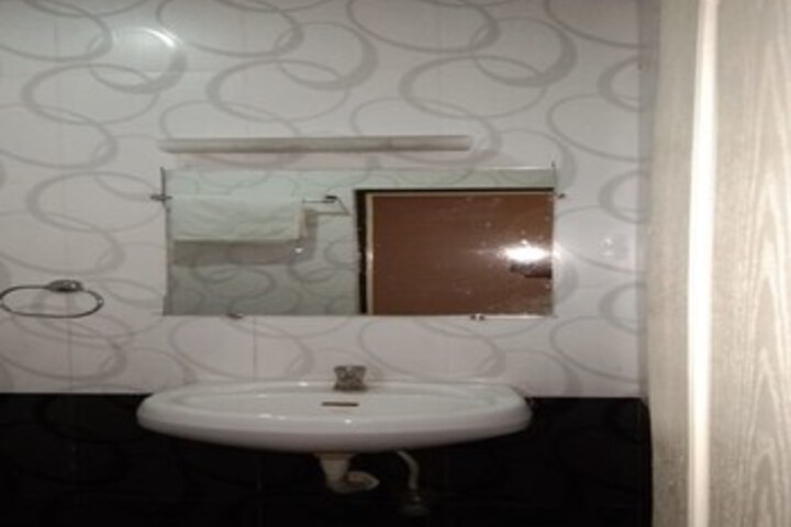 Room 5 of 25