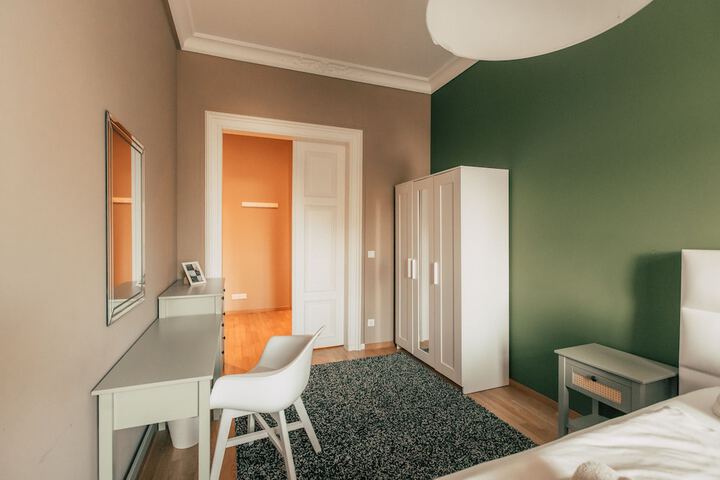 Room 51 of 289