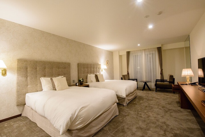 Room 13 of 96