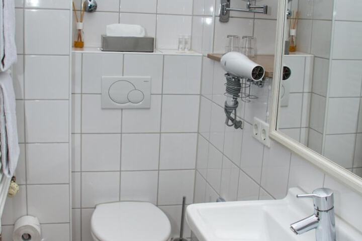 Room 46 of 66