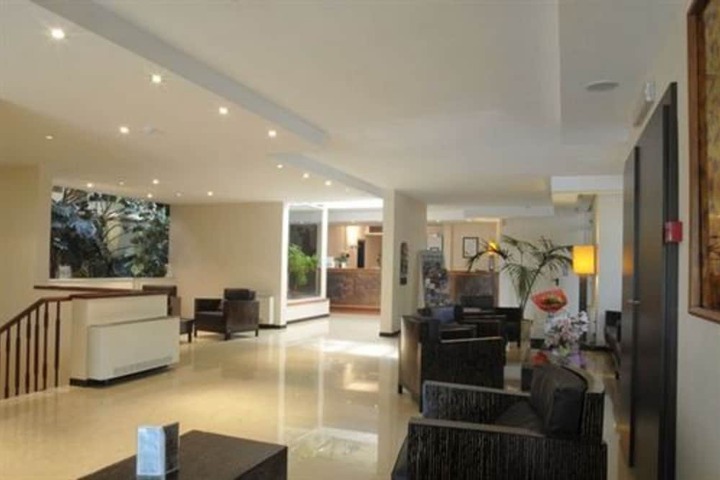Entrance & Lobby