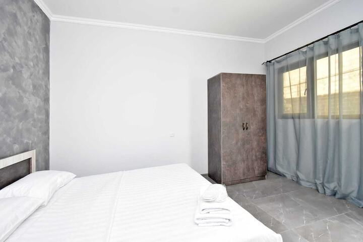 Room 6 of 24