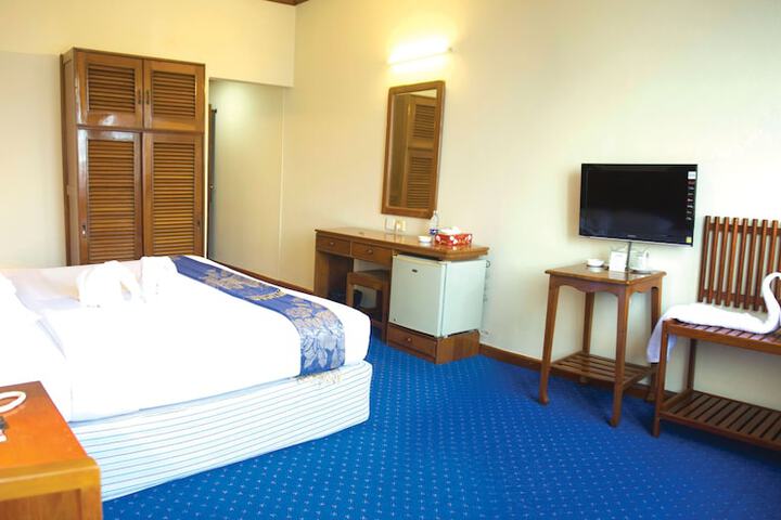 Room 9 of 48