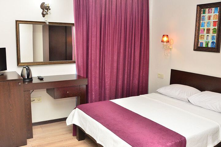 Room 12 of 20