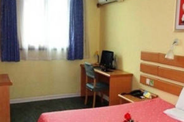Room 25 of 39