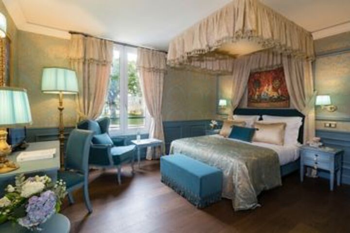 Room 33 of 62