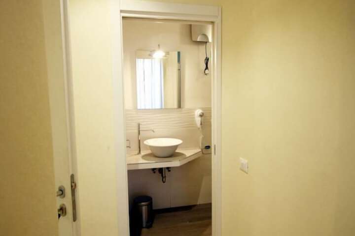 Room 14 of 26