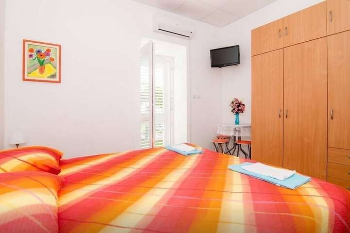 Room 4 of 46