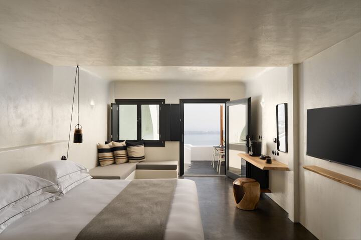 Room 30 of 303