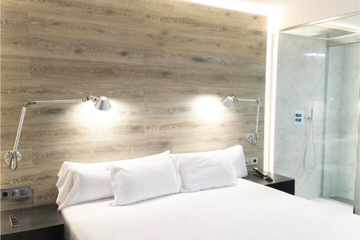 Room 11 of 105