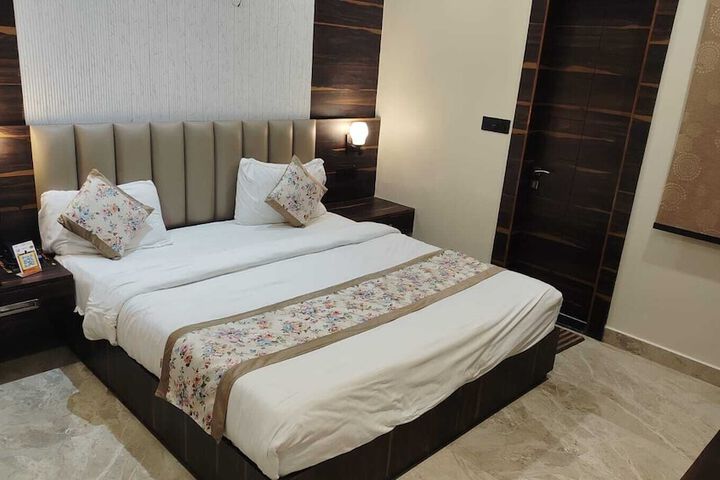 Room 6 of 28