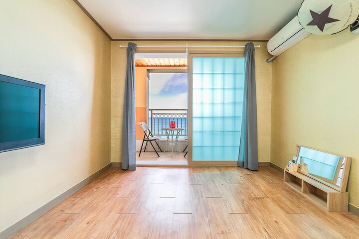 Room 16 of 63