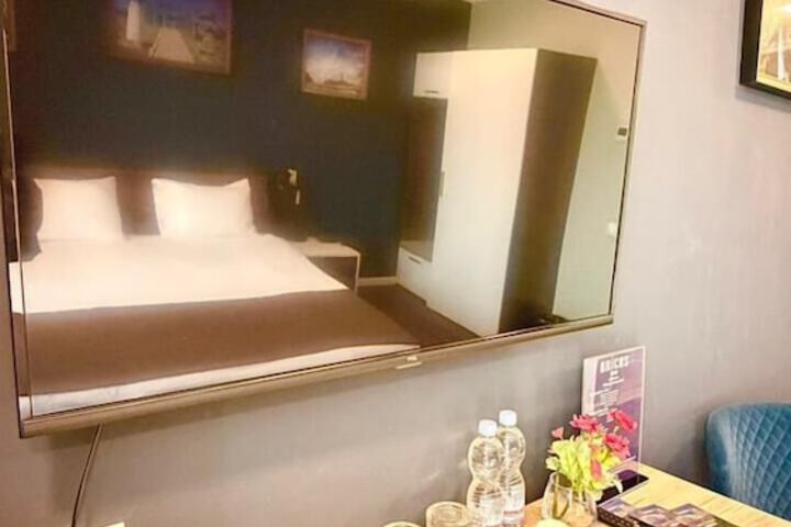 Room 94 of 240