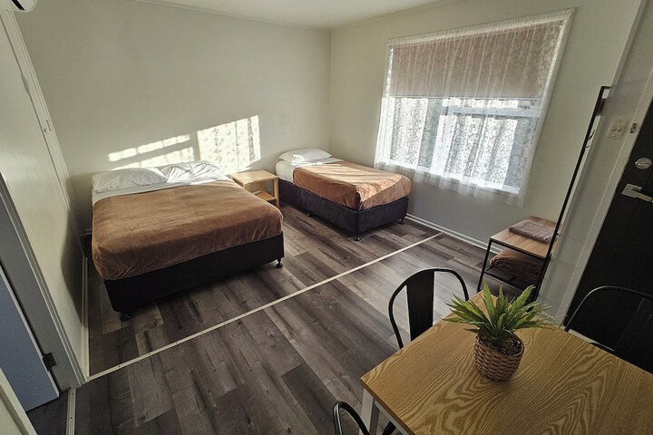Room 4 of 16