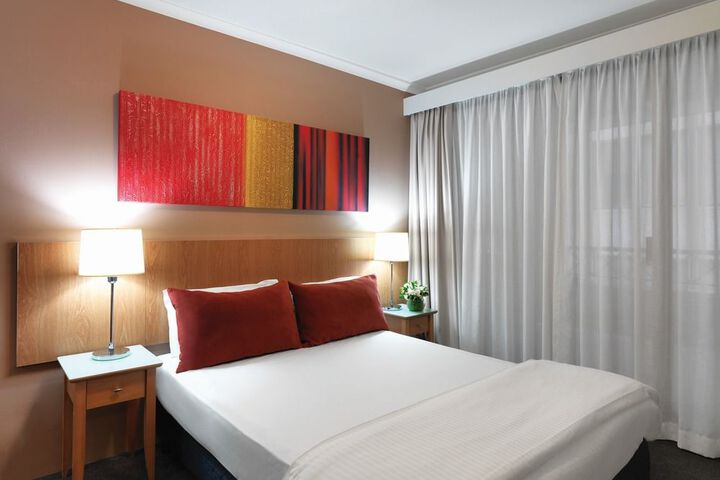 Room 8 of 33
