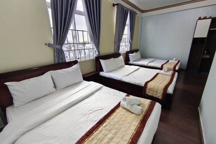 Room 6 of 15