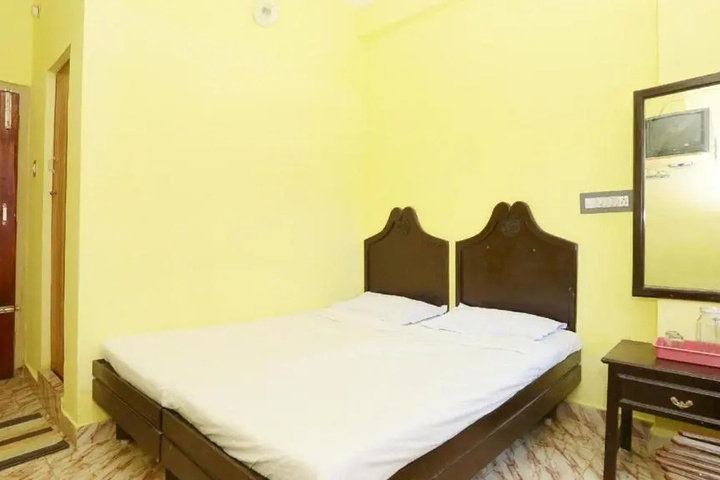 Room 4 of 9