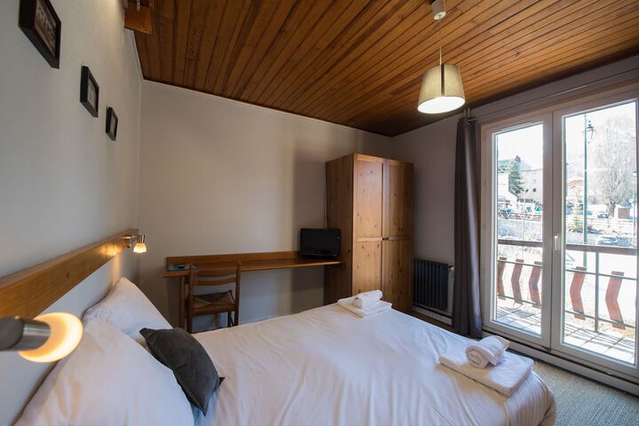 Room 3 of 48