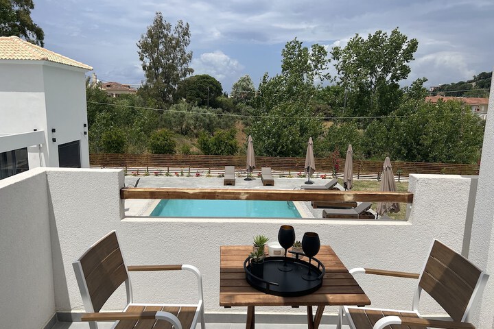 Room 10 of 35