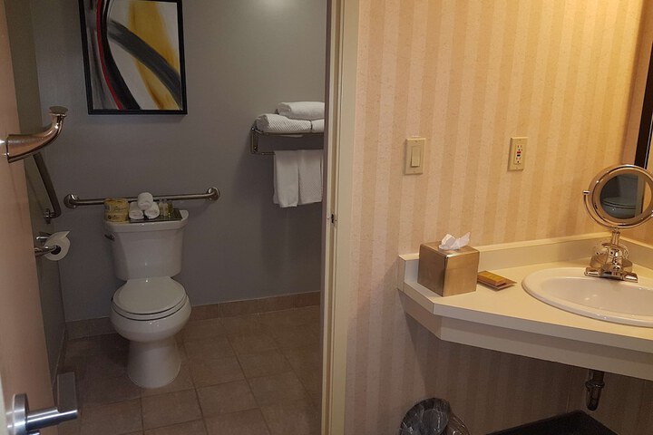 2 Double Beds (4 of 9)