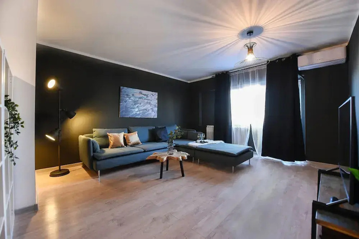 Room 5 of 16
