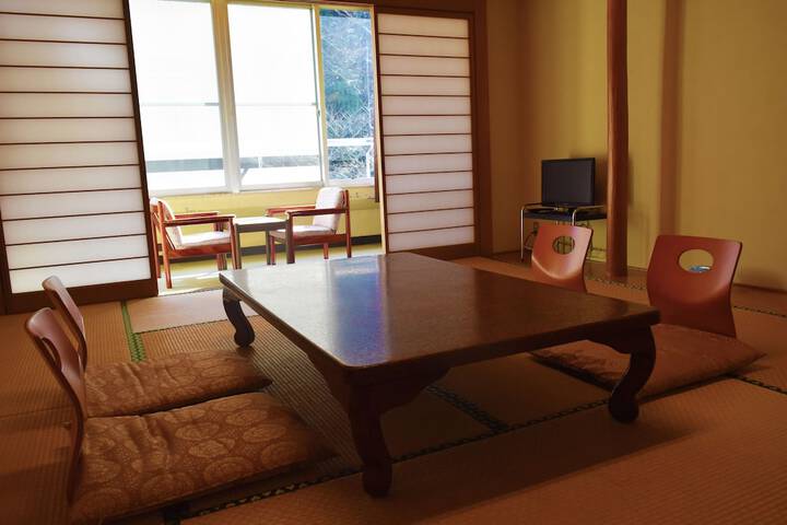 Room 4 of 14