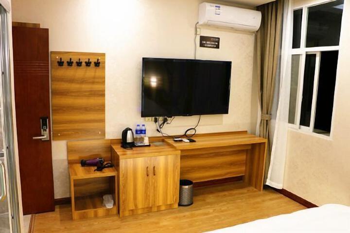 Room 73 of 142