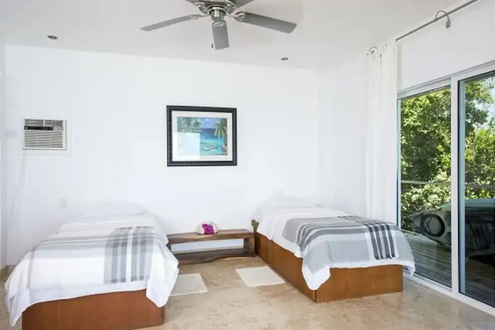 Room 4 of 16