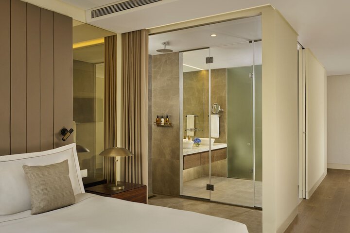 Room 26 of 169