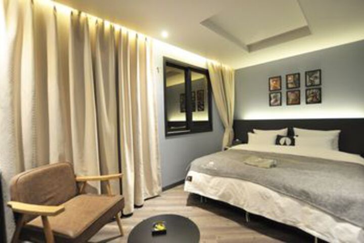 Room 46 of 76