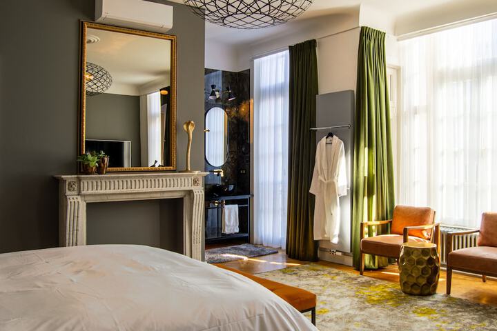 Room 10 of 22