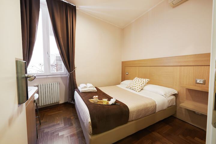 Room 13 of 37