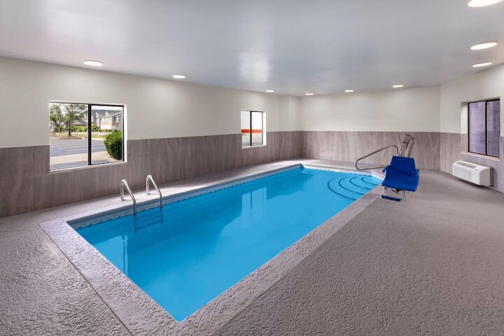 Hotel Pool