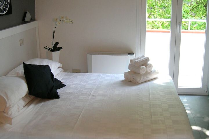 Room 6 of 62
