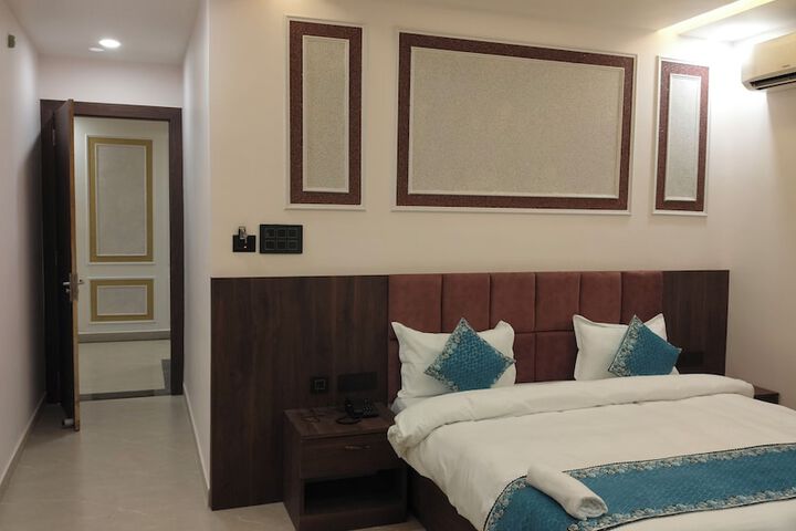 Room 63 of 118