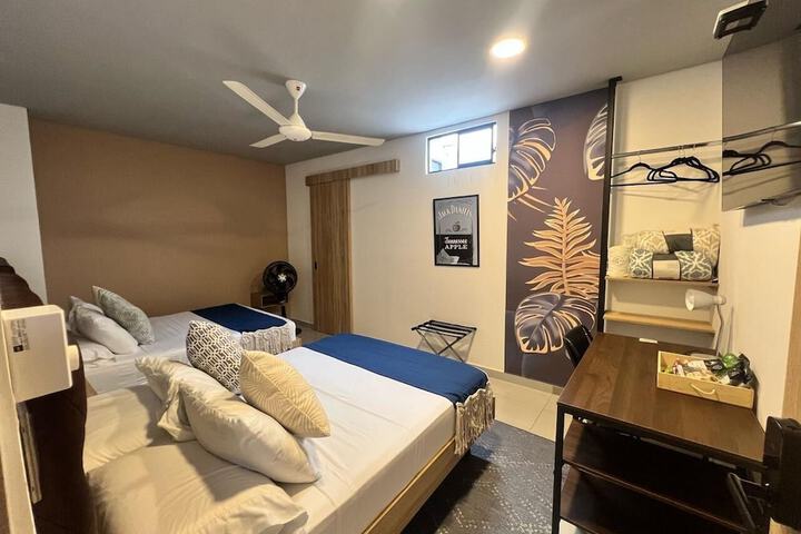 Room 13 of 33