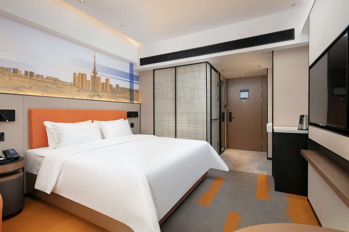 Room 18 of 42