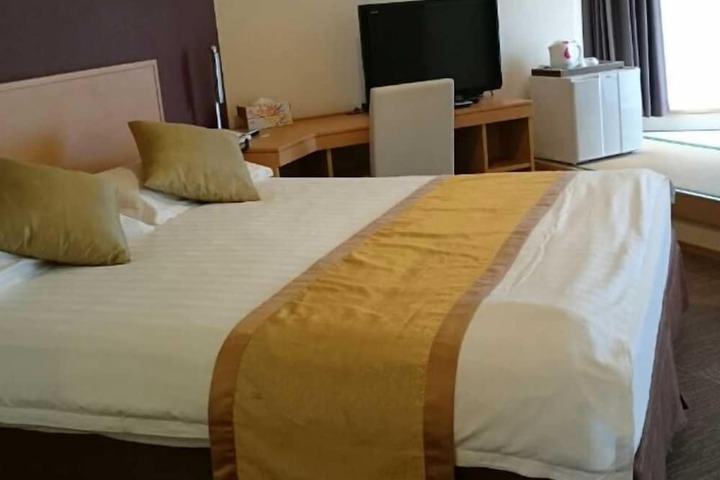Room 10 of 42
